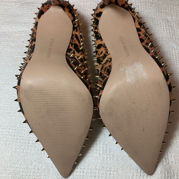 Steven Madden Pointy-Toe Stilletos Leopard with Gold Studs - Picture 4 of 4